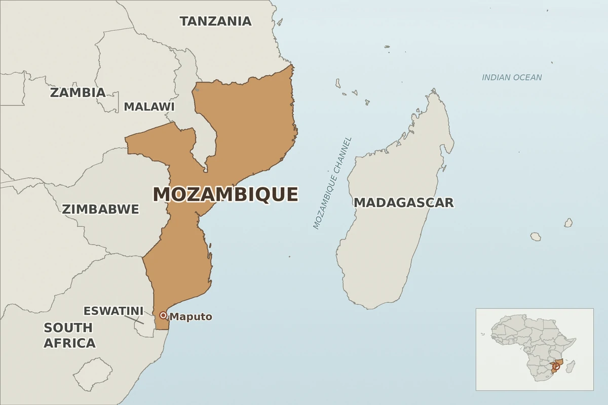 Map showing Mozambique on southeastern Africa’s Indian Ocean coast, its neighbouring countries, Maputo, Madagascar across the Mozambique Channel, and a wider Africa locator.
